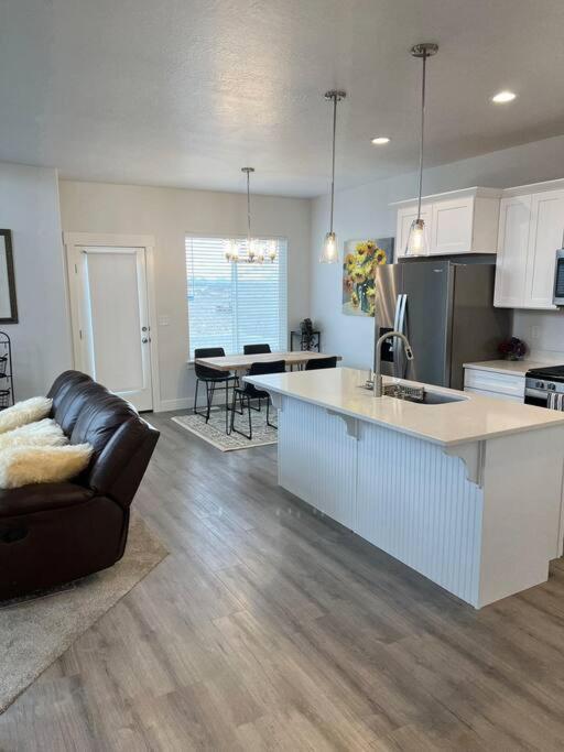 Brand New 3-Beds Stylish Entire House At Lehi Villa Exteriör bild