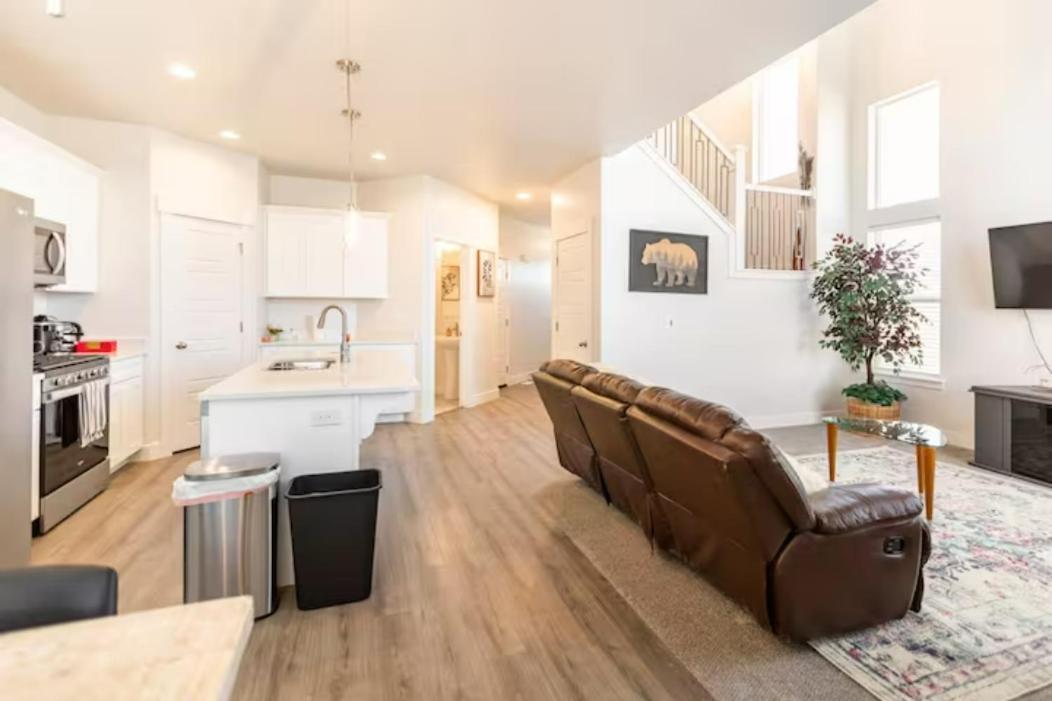 Brand New 3-Beds Stylish Entire House At Lehi Villa Exteriör bild