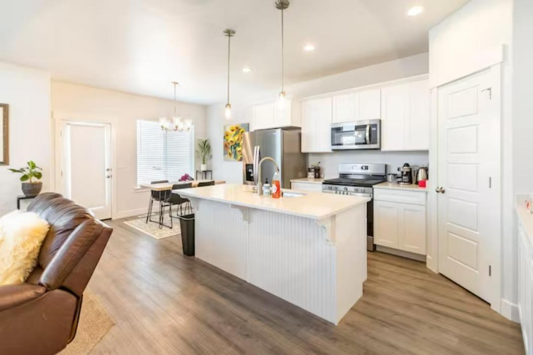 Brand New 3-Beds Stylish Entire House At Lehi Villa Exteriör bild